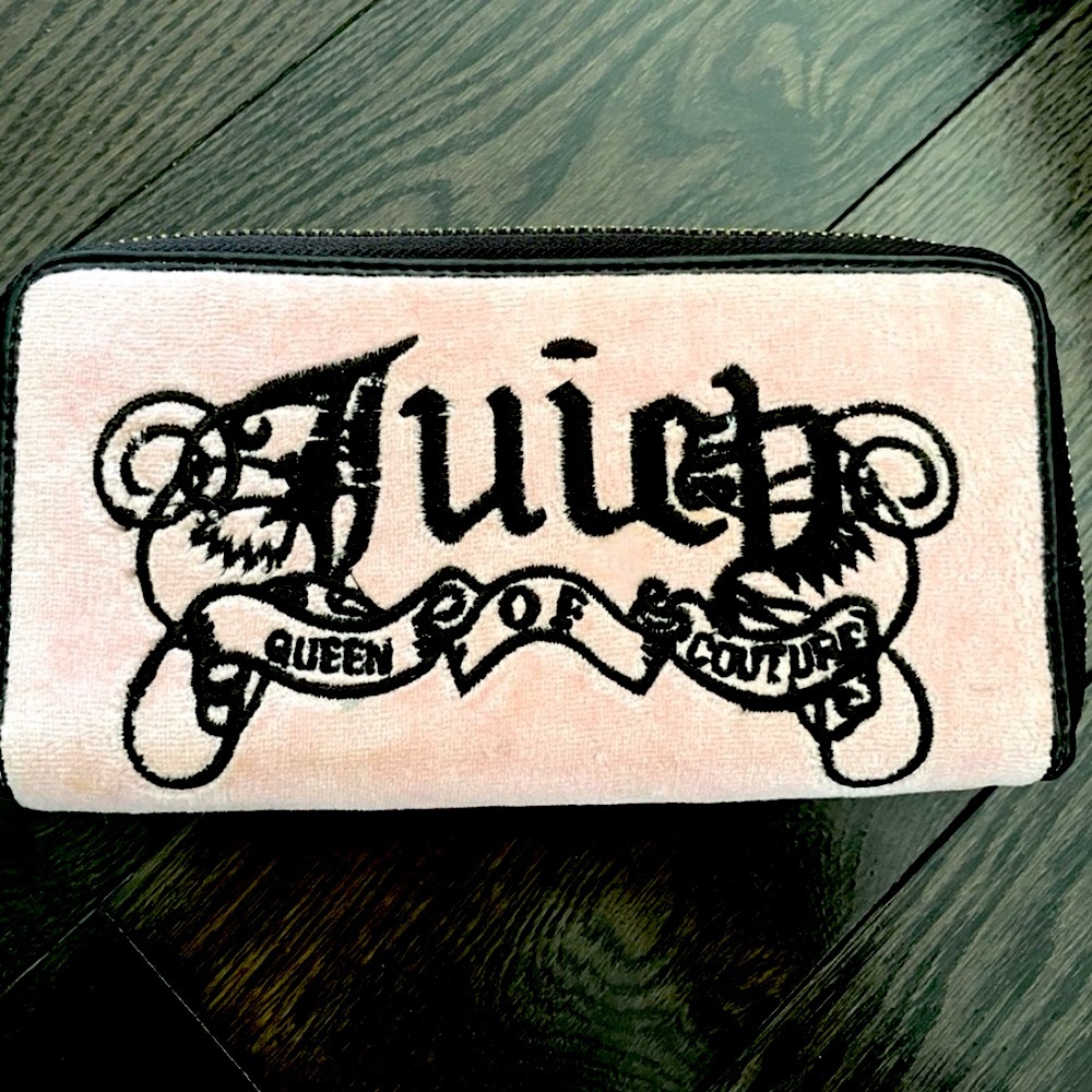 Juicy Couture Long Velour Zippy Wallet